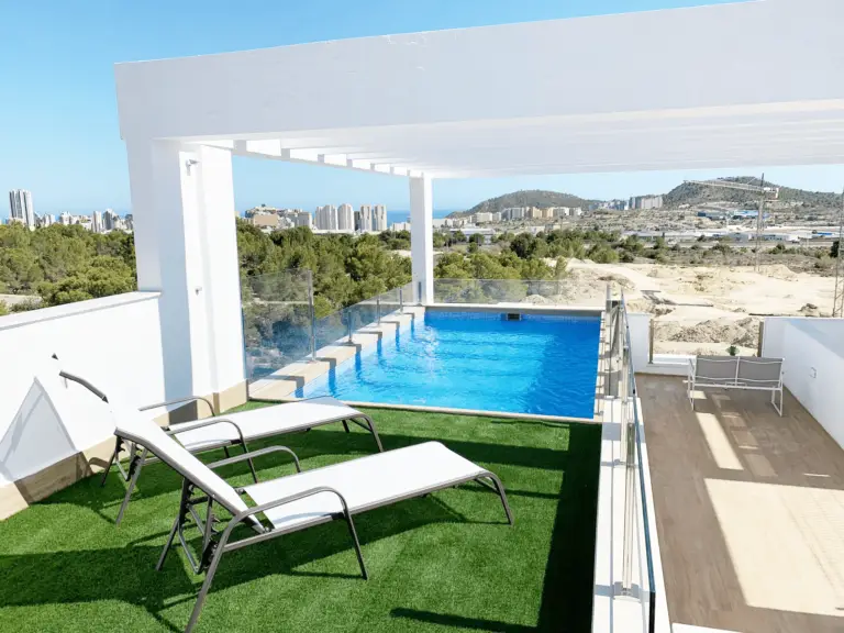 Bungalow with pool in Alicante
